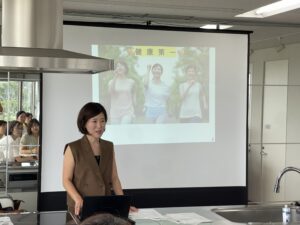 産後へルパー株式会社 代表取締 明 素延