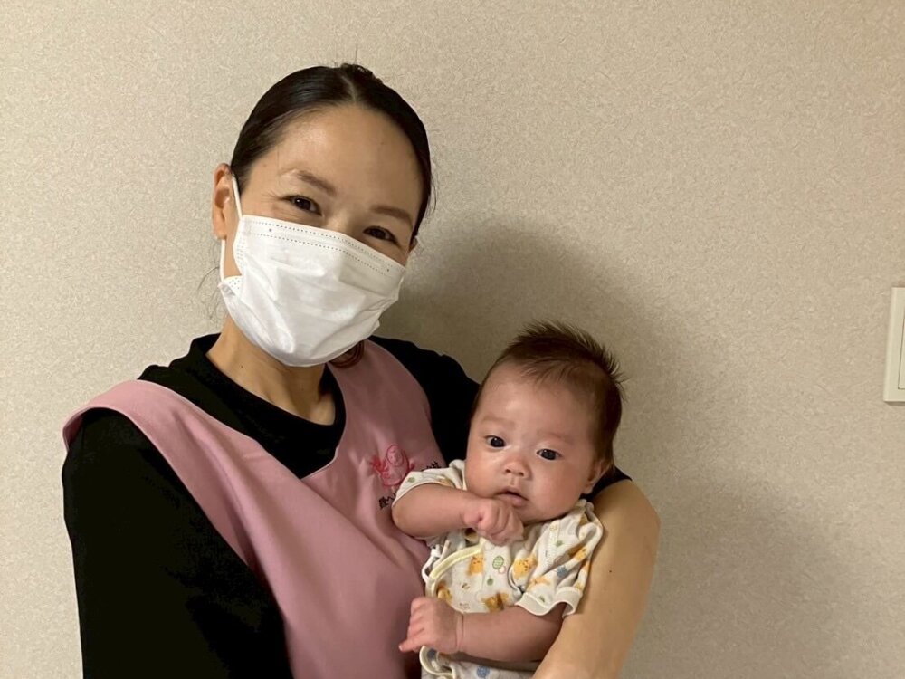 大阪市の産後ケアの産後ヘルパーと新生児